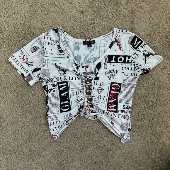 Fashion Graphic Cut Out Crop Top Size M - Picture 9 of 10